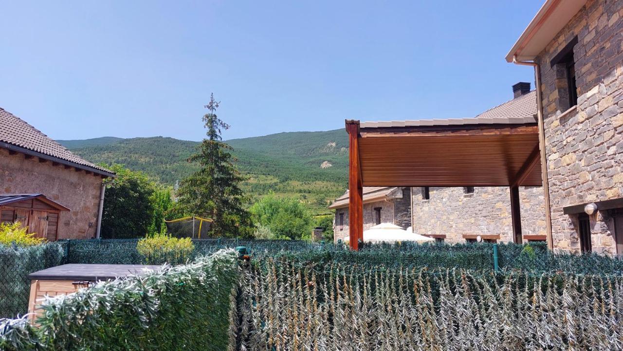 Apartamentos Castiello De Jaca 3000 Eksteriør bilde