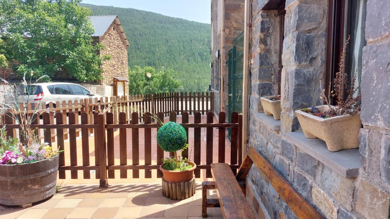 Apartamentos Castiello De Jaca 3000 Eksteriør bilde